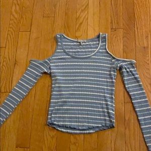 cut out shoulder long sleeve